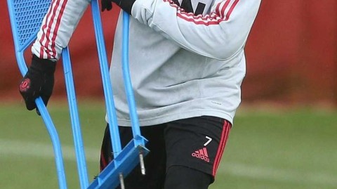 曼联训练场欢歌笑语 桑切斯领衔众将乐翻天