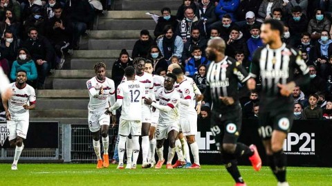 法甲赛场上的对决昂热主场惜败克莱蒙