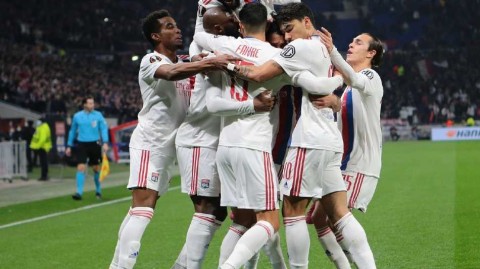 欧联杯烽火：里昂与波尔图的绿茵博弈