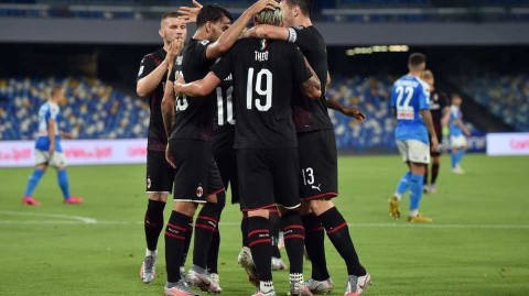 圣保罗球场的进球盛宴：十人AC米兰顽强逼平那不勒斯