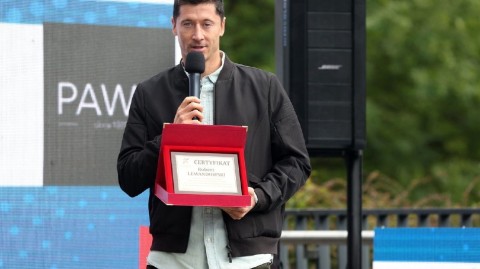 莱万多夫斯基的荣耀足迹：波兰足球名人堂的永恒铭记