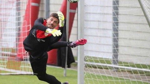 斯图加特雨中的最后冲刺：镜头下的德甲收官战前夜