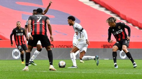 尼斯雨夜大胜昂热，雄鹰主场高歌奏凯