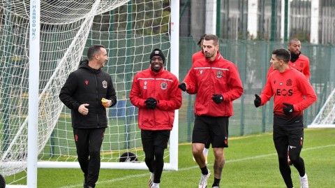 蔚蓝海岸的冬日守望