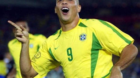 致敬永远的外星人：罗纳尔多四十三载传奇，那些嚣张绝技震撼岁月