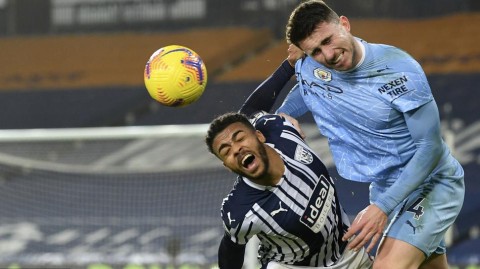 蓝月当空狂胜灯笼裤 曼城客场五球大捷登顶英超