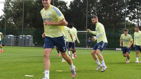 枪手静待鏖战：阿森纳训练场上的无声誓言