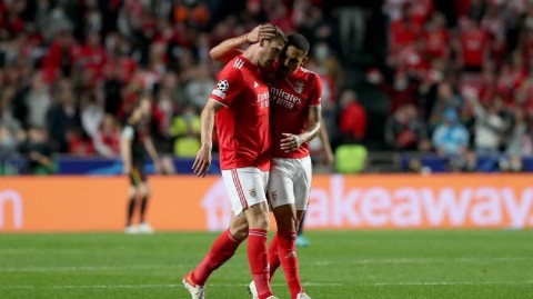 欧冠烽火：光明球场的二比二之夜，非五大联赛豪门的荣耀对决