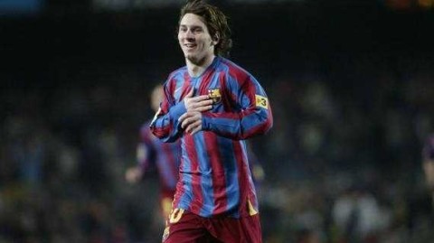 天赋溢出屏幕：梅西在八岁与十八岁留下的那些残暴过人瞬间