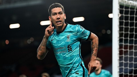 英超双红会烽烟再起：利物浦客场4-2力克曼联，菲尔米诺梅开二度闪耀梦剧场