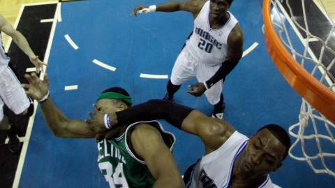 重温经典肉搏战，回顾2010年东决霍华德与绿军三巨头的恩怨传奇