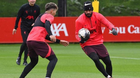 红军厉兵秣马迎战枪手 训练场上展雄心