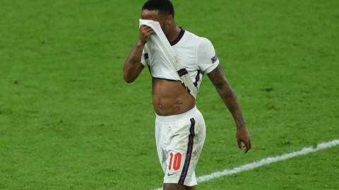 斯特林欧洲杯光芒四射 三球一助攻引领英格兰前进