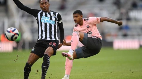 喜鹊主场啄伤“刀锋”军团，威洛克创纪录一击致胜