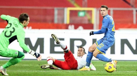 空场下的较量：波兰独立日友谊赛二比零力克乌克兰