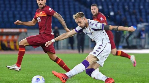 永恒之城红狼啸傲，奥林匹克蓝鹰折翼：罗马二比零完胜佛罗伦萨