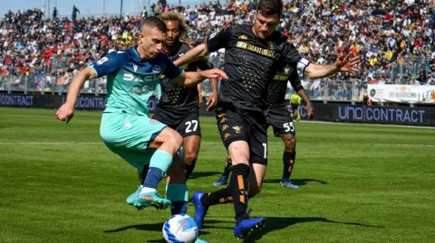 弗留利球场烽烟再起 乌迪内斯补时绝杀威尼斯