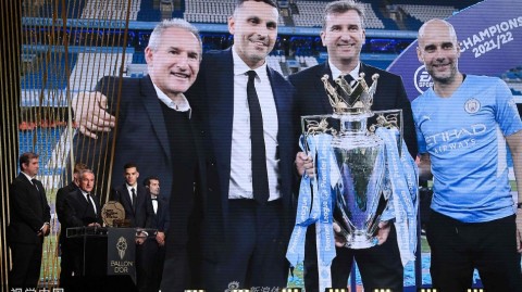 蓝月当空荣耀夜 曼城荣膺年度最佳俱乐部