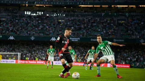 洛佩拉进球胡安米建功，皇家贝蒂斯主场三比二险胜巴列卡诺