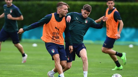 蓝衣军团罗马亮剑：意大利欧洲杯首战前夕，训练场上的冠军之舞