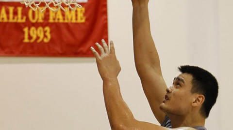 姚明久违亮相手感火热，2026年首训透露慢跑哲学