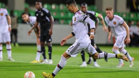 欧联烽火燃警长主场 C罗破荒助红魔凯旋