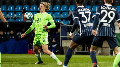 波鸿力克狼堡迎关键胜利 潘托维奇头槌定乾坤