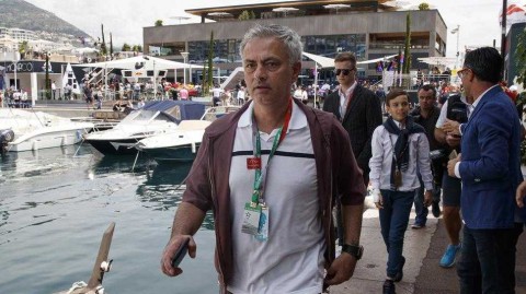 穆里尼奥现身摩纳哥围场感受极速魅力当足球狂人邂逅F1盛宴