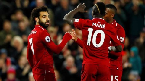 红箭三侠两射一传，张伯伦涅槃复出，利物浦五球横扫哈镇重返榜首