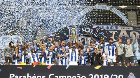 巨龙球场的狂欢夜：波尔图六球大胜加冕葡超王座