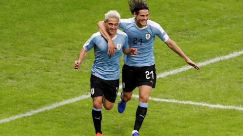 苏亚雷斯传射卡瓦尼倒钩 乌拉圭四球横扫厄瓜多尔喜迎美洲杯开门红