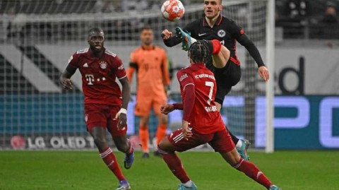 欧联杯诺坎普之夜：科斯蒂奇传射建功，法兰克福创奇迹淘汰巴萨