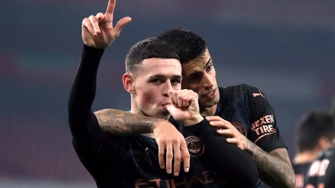 蓝月亮的酋长狂欢夜：福登闪耀传射，曼城四球痛击枪手晋级