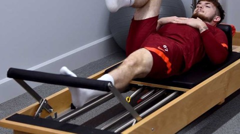 涅槃重生之路：捕捉哈维·埃利奥特在康复中的每一个坚毅瞬间