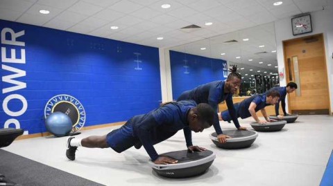 斯坦福桥暗夜飞人 切尔西科巴姆基地上演轻功盛宴