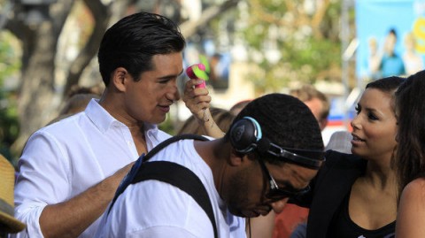 伊娃片场旧照曝光，与马里奥亲密互动引热议