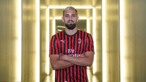 桑巴铁卫降临圣西罗：杜阿尔特身披红黑战袍正式亮相