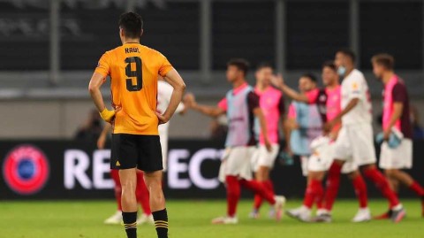 欧联杯一夜风云：塞维利亚绝杀续写神话，矿工大胜静候蓝黑军团