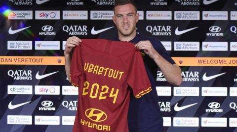 法国新星韦勒图正式亮相罗马，开启红狼军团新征程