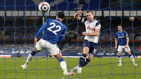 英超古迪逊公园的跌宕之夜：凯恩独中两元难救主，热刺客平埃弗顿