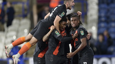 英联杯激战：十人埃弗顿客场险胜哈德斯菲尔德，惊险晋级