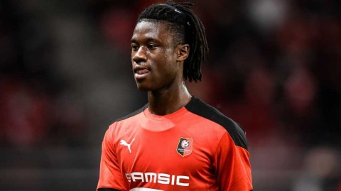 皇家马德里官方宣布签下法国天才卡马文加，合约延续至2027年