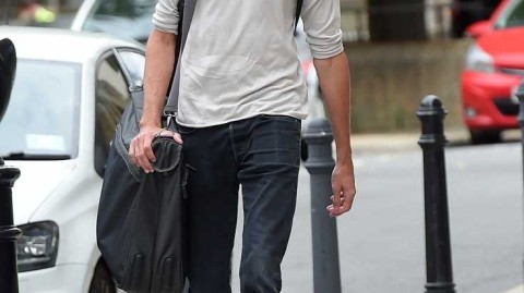 前利物浦高塔彼得·克劳奇跨界演艺圈 现身电视剧拍摄现场