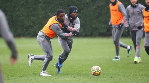 圣徒砺兵圣玛丽，绿茵烽火战前夜