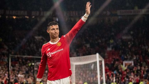 红魔主场完美收官 C罗破门B费终结球荒