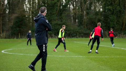 新帅驾到改换门庭，皮尔逊的首训为布里斯托尔城注入铁血基因