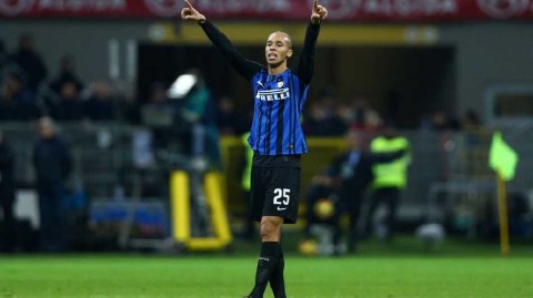 巴西铁卫米兰达宣布结束职业生涯足坛传奇后卫二十二载辉煌终落幕