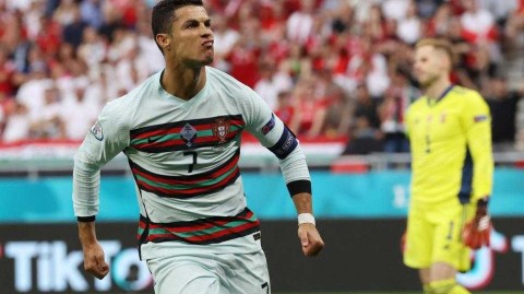 又见C罗旋转跳跃 传奇射手王加冕夜震撼布达佩斯