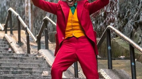 匪帅的狂欢：当西蒙尼的庆祝变成网络迷因