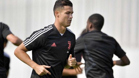 斑马军团集结备战新纪元 C罗领衔众星挥汗训练场